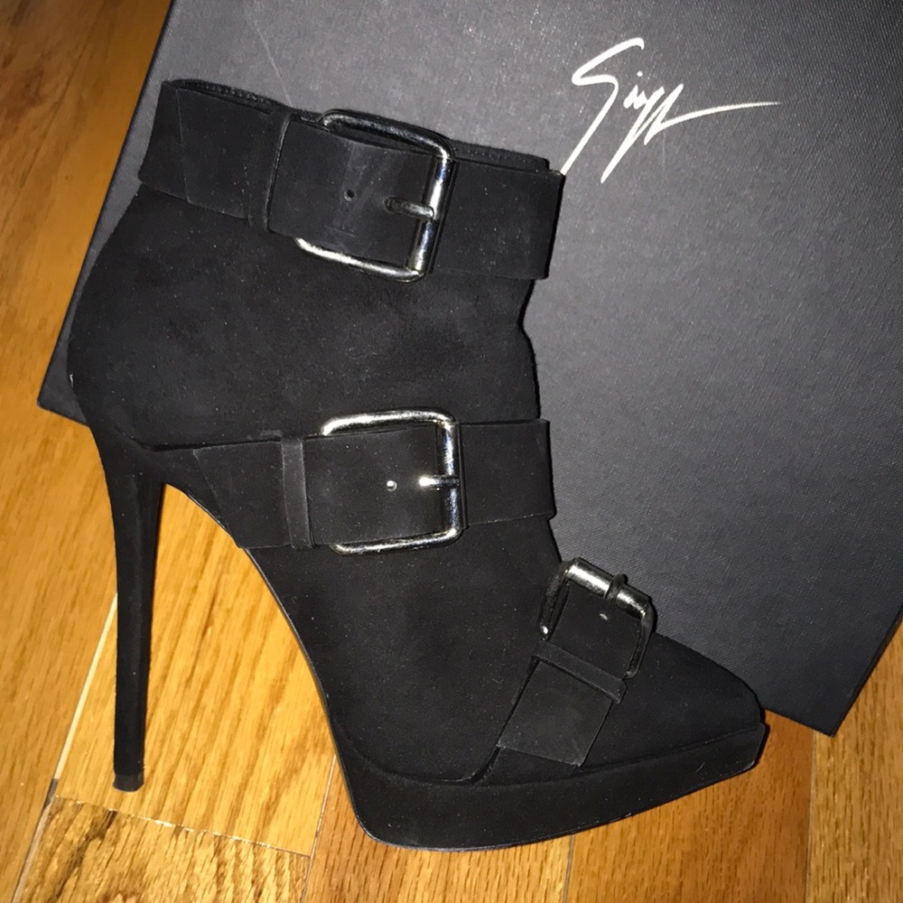 Giuseppe Zanotti Design Suede Buckle Booties 37.5